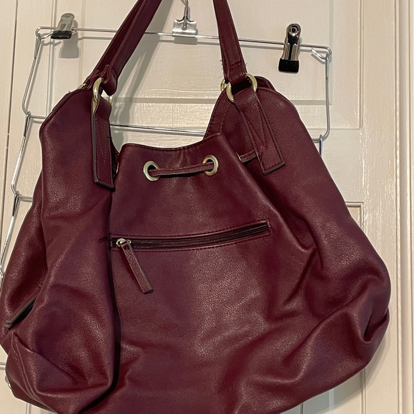 Liz Claiborne maroon leather shoulder bag. - Picture 8 of 8